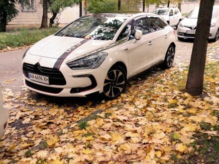 Белый Ситроен ДС5, объемом двигателя 2 л и пробегом 140 тыс. км за 12500 $, фото 1 на Automoto.ua