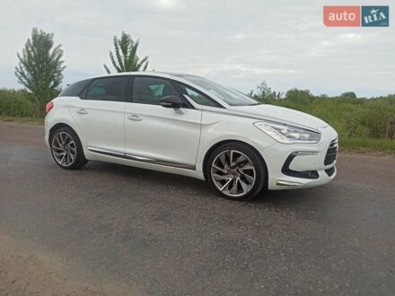 Ситроен ДС5 2014 в Луцке на Automoto.ua Белый Ситроен ДС5, объемом двигателя 2 л и пробегом 264 тыс. км за 12550 $, фото 1 на Automoto.ua