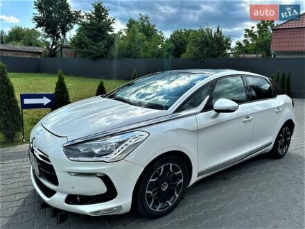 Ситроен ДС5 2014 в Черновцах на Automoto.ua Белый Ситроен ДС5, объемом двигателя 2 л и пробегом 202 тыс. км за 11300 $, фото 1 на Automoto.ua