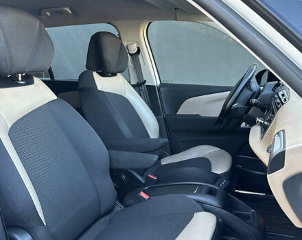 Белый Ситроен Гранд С4 Пикассо, объемом двигателя 2 л и пробегом 206 тыс. км за 12450 $, фото 20 на Automoto.ua