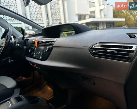 Белый Ситроен Гранд С4 Пикассо, объемом двигателя 2 л и пробегом 203 тыс. км за 13750 $, фото 59 на Automoto.ua