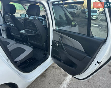 Белый Ситроен Гранд С4 Пикассо, объемом двигателя 1.6 л и пробегом 214 тыс. км за 12300 $, фото 48 на Automoto.ua