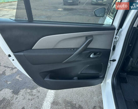 Белый Ситроен Гранд С4 Пикассо, объемом двигателя 1.6 л и пробегом 214 тыс. км за 12300 $, фото 46 на Automoto.ua