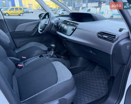 Белый Ситроен Гранд С4 Пикассо, объемом двигателя 1.5 л и пробегом 154 тыс. км за 11850 $, фото 40 на Automoto.ua