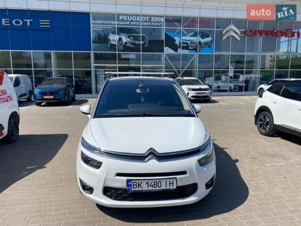 Ситроен Гранд С4 Пикассо 2016 в Харькове на Automoto.ua Белый Ситроен Гранд С4 Пикассо, объемом двигателя 1.6 л и пробегом 163 тыс. км за 12450 $, фото 1 на Automoto.ua