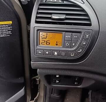 Коричневый Ситроен Гранд С4 Пикассо, объемом двигателя 1.6 л и пробегом 186 тыс. км за 4600 $, фото 17 на Automoto.ua