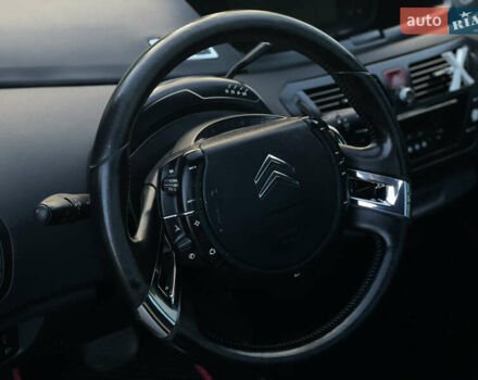 Красный Ситроен Гранд С4 Пикассо, объемом двигателя 1.56 л и пробегом 215 тыс. км за 5999 $, фото 31 на Automoto.ua