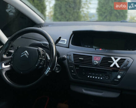 Красный Ситроен Гранд С4 Пикассо, объемом двигателя 1.56 л и пробегом 215 тыс. км за 5999 $, фото 44 на Automoto.ua