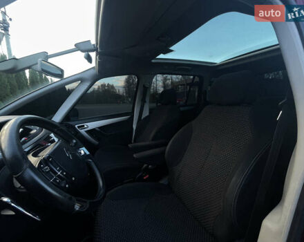 Красный Ситроен Гранд С4 Пикассо, объемом двигателя 1.56 л и пробегом 215 тыс. км за 5999 $, фото 39 на Automoto.ua