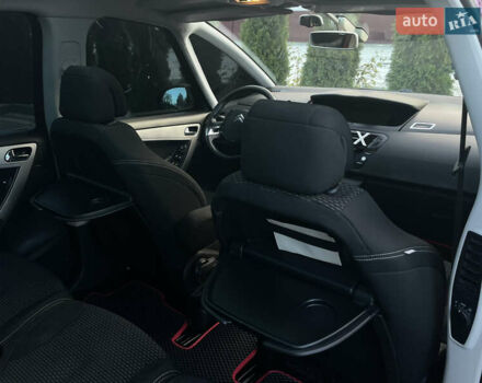 Красный Ситроен Гранд С4 Пикассо, объемом двигателя 1.56 л и пробегом 217 тыс. км за 5999 $, фото 35 на Automoto.ua