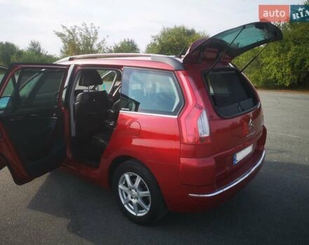 Красный Ситроен Гранд С4 Пикассо, объемом двигателя 1.6 л и пробегом 344 тыс. км за 6600 $, фото 2 на Automoto.ua