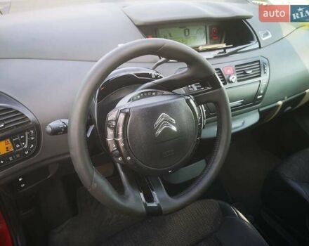 Красный Ситроен Гранд С4 Пикассо, объемом двигателя 1.6 л и пробегом 344 тыс. км за 6600 $, фото 5 на Automoto.ua