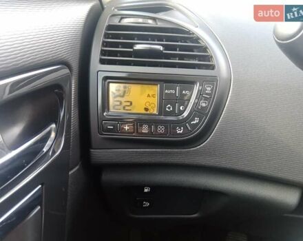 Червоний Сітроен Гранд С4 Пікассо, об'ємом двигуна 2 л та пробігом 300 тис. км за 7997 $, фото 64 на Automoto.ua