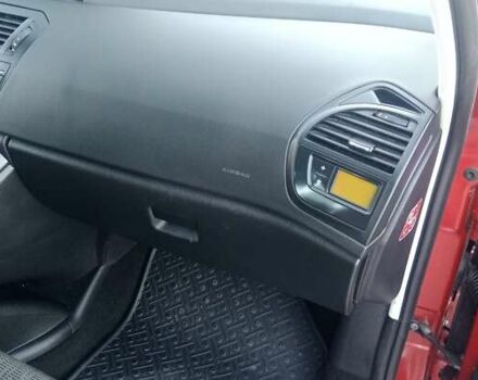 Червоний Сітроен Гранд С4 Пікассо, об'ємом двигуна 2 л та пробігом 300 тис. км за 7997 $, фото 73 на Automoto.ua