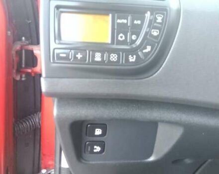 Красный Ситроен Гранд С4 Пикассо, объемом двигателя 2 л и пробегом 305 тыс. км за 8300 $, фото 91 на Automoto.ua