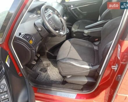 Ситроен Гранд С4 Пикассо 2012 в Черткове на Automoto.ua Красный Ситроен Гранд С4 Пикассо, объемом двигателя 2 л и пробегом 300 тыс. км за 7997 $, фото 62 на Automoto.ua