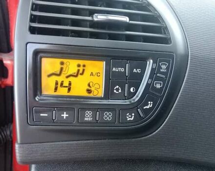 Ситроен Гранд С4 Пикассо 2012 в Черткове на Automoto.ua Красный Ситроен Гранд С4 Пикассо, объемом двигателя 2 л и пробегом 300 тыс. км за 7997 $, фото 88 на Automoto.ua