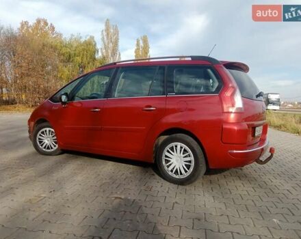 Червоний Сітроен Гранд С4 Пікассо, об'ємом двигуна 2 л та пробігом 300 тис. км за 7997 $, фото 2 на Automoto.ua