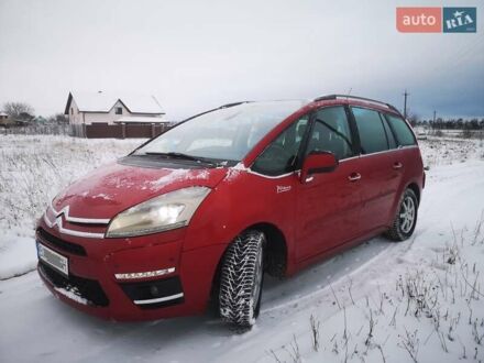 Ситроен Гранд С4 Пикассо 2011 в Изяслве на Automoto.ua Красный Ситроен Гранд С4 Пикассо, объемом двигателя 1.6 л и пробегом 340 тыс. км за 6500 $, фото 1 на Automoto.ua