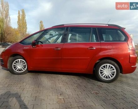 Красный Ситроен Гранд С4 Пикассо, объемом двигателя 2 л и пробегом 300 тыс. км за 7997 $, фото 1 на Automoto.ua