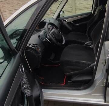 Сірий Сітроен Гранд С4 Пікассо, об'ємом двигуна 1.56 л та пробігом 302 тис. км за 4800 $, фото 16 на Automoto.ua