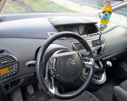 Сітроен Гранд С4 Пікассо 2010 у Львові на Automoto.ua Сірий Сітроен Гранд С4 Пікассо, об'ємом двигуна 1.56 л та пробігом 291 тис. км за 6900 $, фото 5 на Automoto.ua