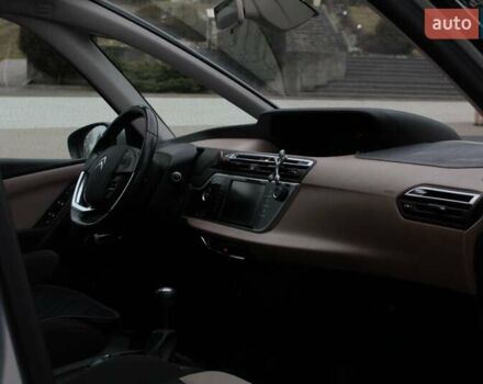 Ситроен Гранд С4 Пикассо 2013 в Львове на Automoto.ua Серый Ситроен Гранд С4 Пикассо, объемом двигателя 2 л и пробегом 198 тыс. км за 10900 $, фото 12 на Automoto.ua