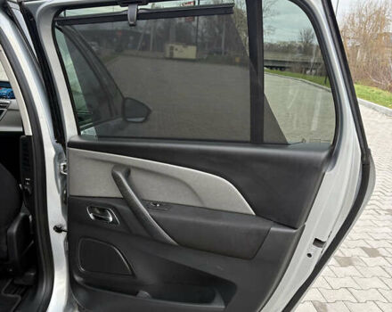 Сірий Сітроен Гранд С4 Пікассо, об'ємом двигуна 2 л та пробігом 240 тис. км за 11450 $, фото 26 на Automoto.ua