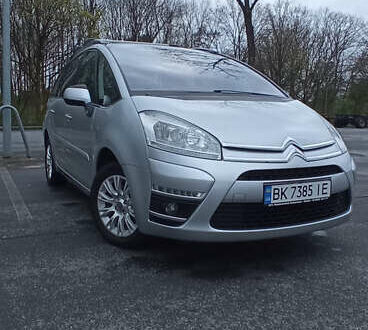Сітроен Гранд С4 Пікассо 2011 у Рівному на Automoto.ua Сірий Сітроен Гранд С4 Пікассо, об'ємом двигуна 1.6 л та пробігом 198 тис. км за 6700 $, фото 1 на Automoto.ua