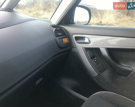 Синий Ситроен Гранд С4 Пикассо, объемом двигателя 1.6 л и пробегом 330 тыс. км за 5400 $, фото 12 на Automoto.ua