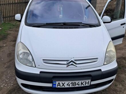 Белый Ситроен Ксара Пикассо, объемом двигателя 1.6 л и пробегом 260 тыс. км за 4100 $, фото 1 на Automoto.ua