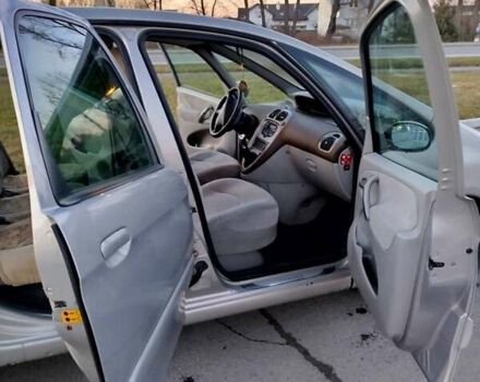 Бежевый Ситроен Ксара Пикассо, объемом двигателя 1.56 л и пробегом 250 тыс. км за 3450 $, фото 4 на Automoto.ua