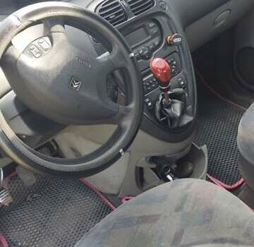 Красный Ситроен Ксара Пикассо, объемом двигателя 2 л и пробегом 450 тыс. км за 2400 $, фото 9 на Automoto.ua