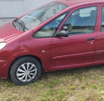 Красный Ситроен Ксара Пикассо, объемом двигателя 2 л и пробегом 450 тыс. км за 2400 $, фото 1 на Automoto.ua