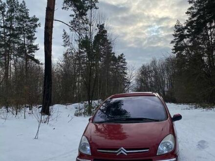 Красный Ситроен Ксара Пикассо, объемом двигателя 1.6 л и пробегом 270 тыс. км за 3900 $, фото 1 на Automoto.ua