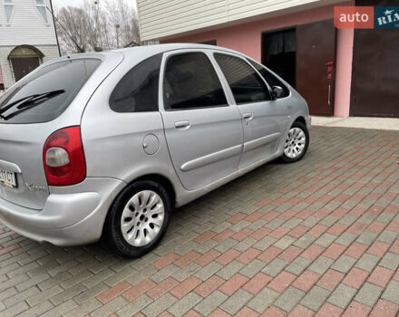 Серый Ситроен Ксара Пикассо, объемом двигателя 1.75 л и пробегом 295 тыс. км за 1950 $, фото 2 на Automoto.ua