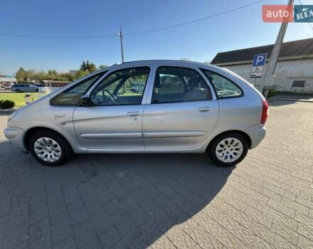 Серый Ситроен Ксара Пикассо, объемом двигателя 2 л и пробегом 203 тыс. км за 4800 $, фото 2 на Automoto.ua