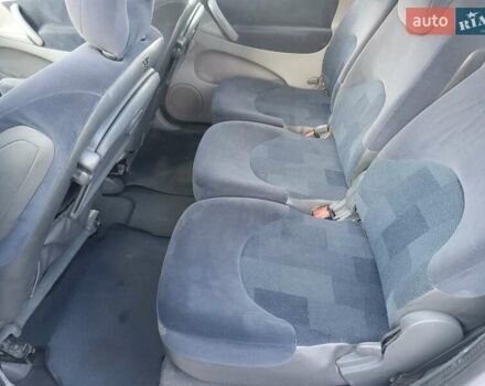 Серый Ситроен Ксара Пикассо, объемом двигателя 2 л и пробегом 300 тыс. км за 2699 $, фото 4 на Automoto.ua