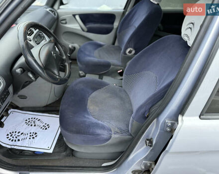 Серый Ситроен Ксара Пикассо, объемом двигателя 2 л и пробегом 265 тыс. км за 2599 $, фото 16 на Automoto.ua