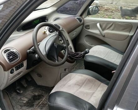 Серый Ситроен Ксара Пикассо, объемом двигателя 1.7 л и пробегом 1000 тыс. км за 3500 $, фото 4 на Automoto.ua