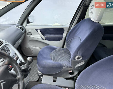 Серый Ситроен Ксара Пикассо, объемом двигателя 2 л и пробегом 265 тыс. км за 2599 $, фото 17 на Automoto.ua