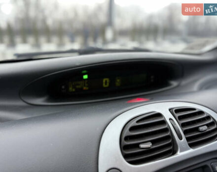 Серый Ситроен Ксара Пикассо, объемом двигателя 2 л и пробегом 265 тыс. км за 2599 $, фото 14 на Automoto.ua