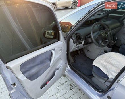 Серый Ситроен Ксара Пикассо, объемом двигателя 2 л и пробегом 318 тыс. км за 2500 $, фото 9 на Automoto.ua