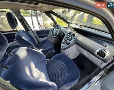 Серый Ситроен Ксара Пикассо, объемом двигателя 2 л и пробегом 203 тыс. км за 4800 $, фото 19 на Automoto.ua