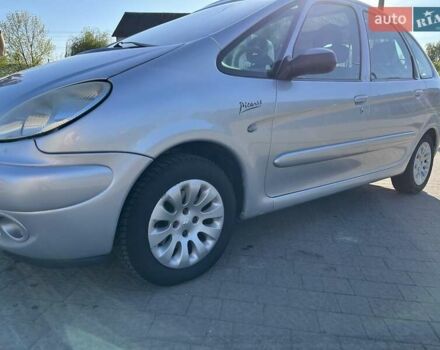 Серый Ситроен Ксара Пикассо, объемом двигателя 2 л и пробегом 203 тыс. км за 4800 $, фото 3 на Automoto.ua