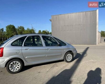 Серый Ситроен Ксара Пикассо, объемом двигателя 2 л и пробегом 203 тыс. км за 4800 $, фото 1 на Automoto.ua