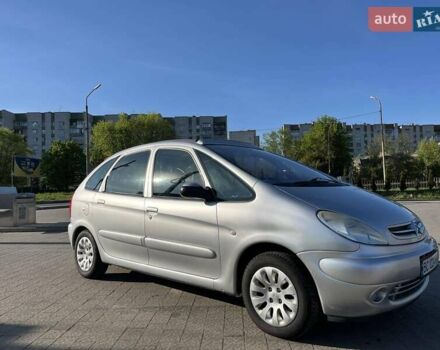 Серый Ситроен Ксара Пикассо, объемом двигателя 2 л и пробегом 203 тыс. км за 4800 $, фото 4 на Automoto.ua