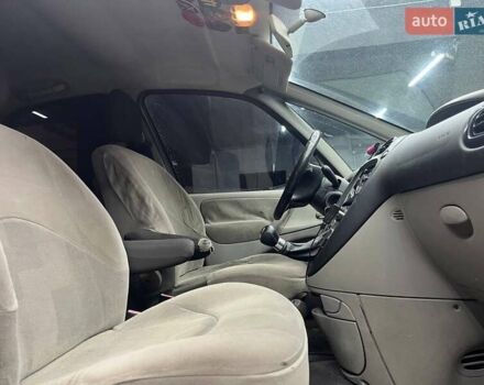 Серый Ситроен Ксара Пикассо, объемом двигателя 1.59 л и пробегом 242 тыс. км за 3900 $, фото 12 на Automoto.ua