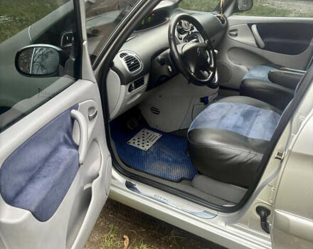 Серый Ситроен Ксара Пикассо, объемом двигателя 2 л и пробегом 256 тыс. км за 3800 $, фото 9 на Automoto.ua