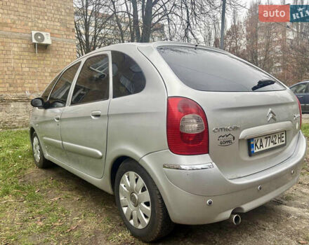 Серый Ситроен Ксара Пикассо, объемом двигателя 2 л и пробегом 256 тыс. км за 3800 $, фото 4 на Automoto.ua